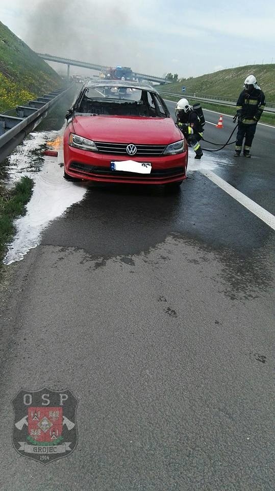 Rudno. Pożar samochodu na autostradzie A4. Niewiele z niego zostało [ZDJĘCIA]