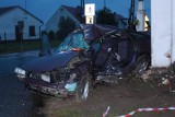 Śmiertelny wypadek w Bzinicy Starej. Opel wjechał w kapliczkę