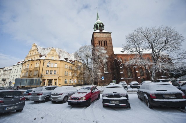 Zima 2021 w Białogardzie. Zobacz zdjęcia miasta pokrytego białym puchem