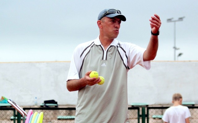 Zajęcia poprowadzi instruktor tenisa ziemnego Bartosz Nowak