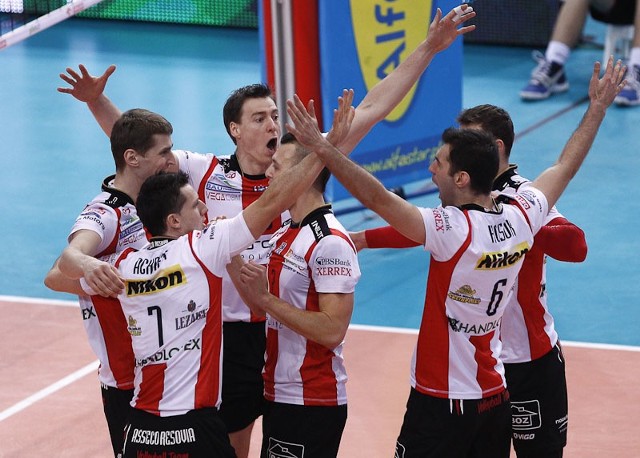 Asseco Resovia - Skra BełchatówW pierwszym ćwierćfinałowym meczu o Mistrzostwo Polski Asseco Resovia Rzeszów pokonała Skrę Bełchatów 3:1.