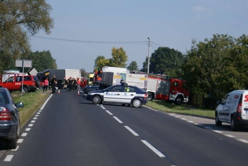 Wypadek w Szadku pod Kaliszem: Dwie osoby ranne
