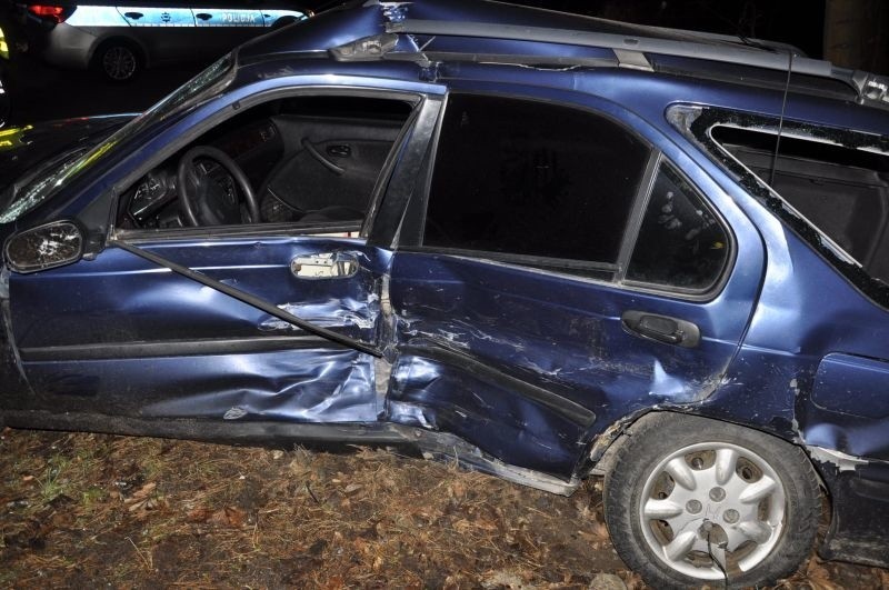 Trasa Pisz-Ruciane Nida. Opel uderzył w ciężarówkę i hondę. Sprawca uciekł (zdjęcia)