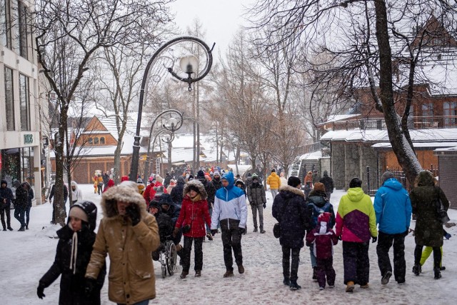 Święta Bożego Narodzenia w Zakopanem cieszą się dużym zainteresowaniem wśród Polaków, którzy chcą spędzić ten czas poza domem