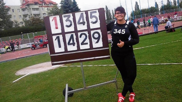 Anna Niedbała czyni stałe postępy w pchnięciu kulą. Na zdjęciu podczas zawodów na stadionie AWF Kraków