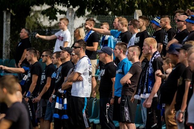 W meczu 4. kolejki V ligi Zawisza Bydgoszcz pokonał Gryfa Sicienko 1:0 po golu Adama Wiśniewskiego. Kibice niebiesko-czarnych mieli powody do świętowania.