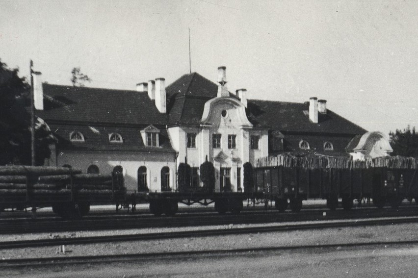DWORZEC KOLEJOWY. ROK 1937. Dworzec kolejowy zbudowany w...