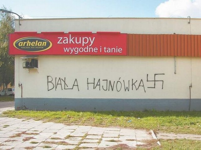 na budynkach w Hajnówce