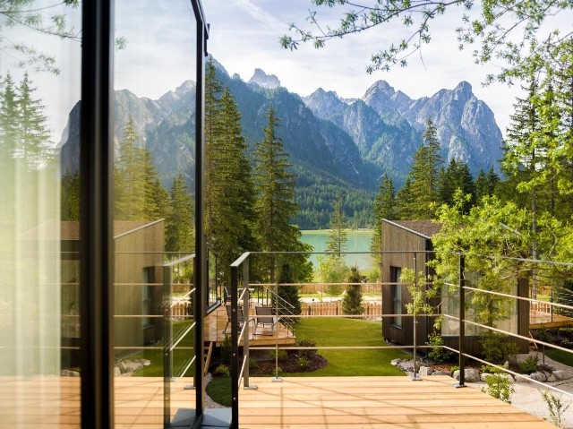 Południowy Tyrol skrywa wiele perełek architektonicznych, zarówno jeśli chodzi o standardowe noclegi, jak i bardziej luksusowe obiekty