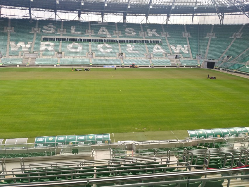 Obecna nawierzchnia na Stadionie Wrocław ma już cztery lata....