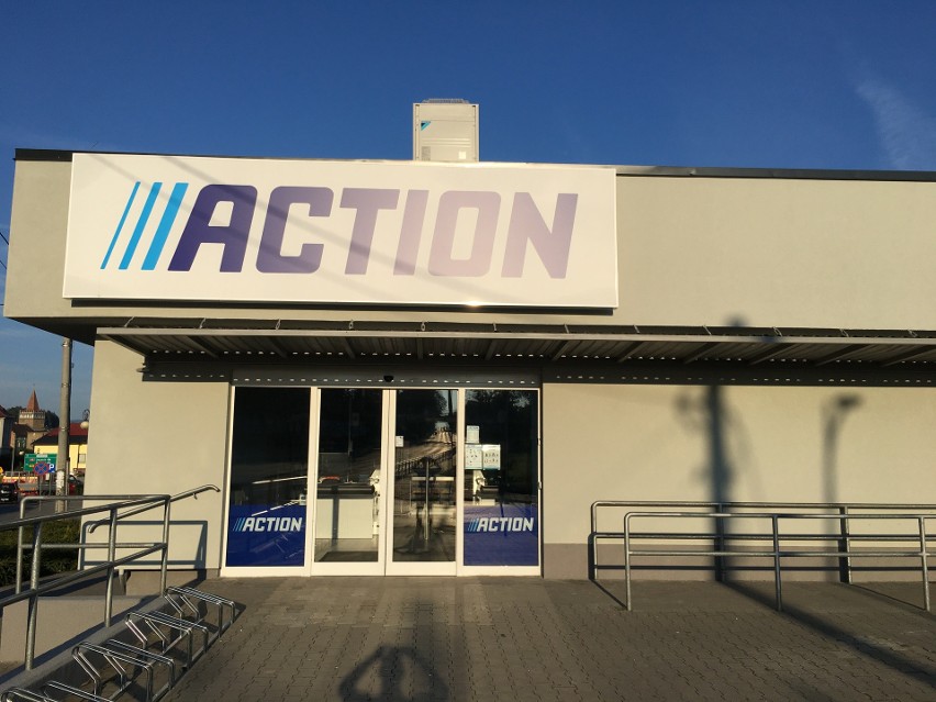 Action otworzył swój sklep w samym centrum miasta, przy...