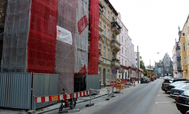 Prace przy tym obiekcie obejmą remont elewacji frontowej, a także remont i docieplenie elewacji tylnej.