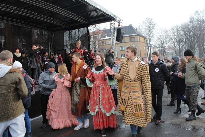 Pół tysiąca par zatańczyło poloneza w Zabrzu