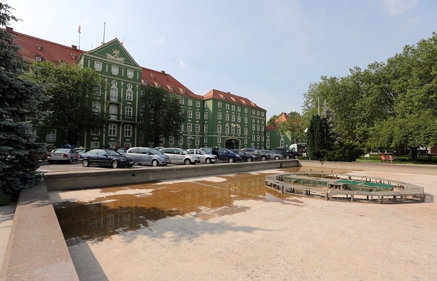 Kolejne zakazy są znoszone, a fontanny w Szczecinie pozostają suche