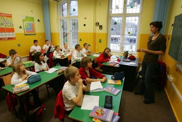 W Polsko-Amerykańskiej Szkole uczy się 128 uczniów. Poza podstawówką mogłoby tu działać gimnazjum, ale w budynku nie ma na to miejsca.