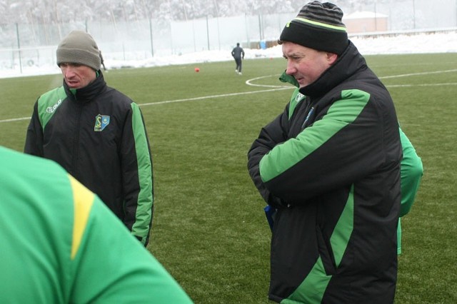 Trenerzy Siarki, Artur Kupiec (z prawej) i Janusz Hynowski, są przygotowani na niskie temperatury w Suwałkach, ale emocje powinny ich skutecznie rozgrzać.