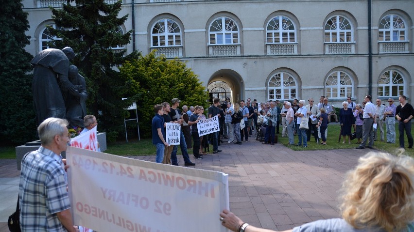 Nie godzą się na „falę banderyzmu”. Pikietowali na KUL i przed UMCS (ZDJĘCIA, WIDEO)