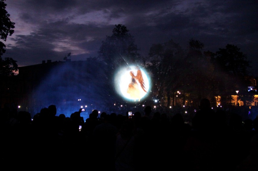 „Anioły lubelskie”. Nowy pokaz fontanny multimedialnej na placu Litewskim (ZDJĘCIA, WIDEO)