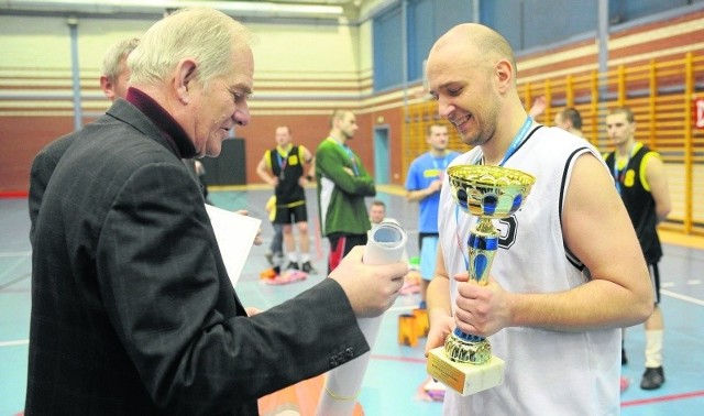 Łukasz Kasperzec (z prawej) jest wychowankiem Wisły, w której grał w ekstraklasie oraz I i II lidze