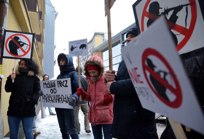 Nie dla Rzeczpospolitej Myśliwskiej. Aktywiści przeciwko zwiększeniu uprawnień myśliwych [ZDJĘCIA]