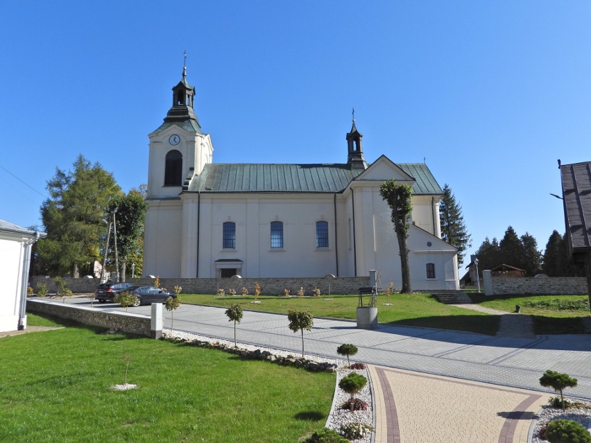 Odnawiają ołtarz w kaplicy pw. św. Anny przy kościele parafialnym w Jaśliskach [ZDJĘCIA]