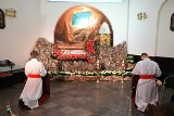 Groby Pańskie odsłonięte w kościołach w Wielki Piątek w Stalowej Wioli. Zobacz zdjęcia