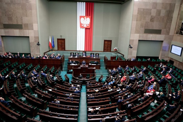 Sejm zajmie się m.in. projektem ustawy wprowadzającym świadczenie „aktywni rodzice w pracy", czyli tzw. babciowe.