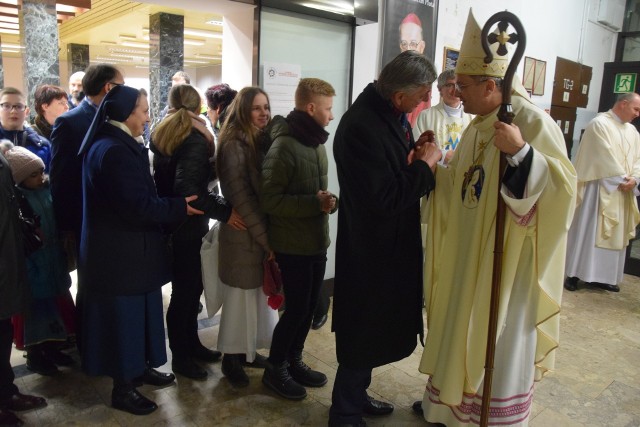 Pięć lat temu bp Tadeusz Lityński odprawił pasterkę w... byłej sali bankowej, która na czas remontu katedry była kaplicą parafii katedralnej.