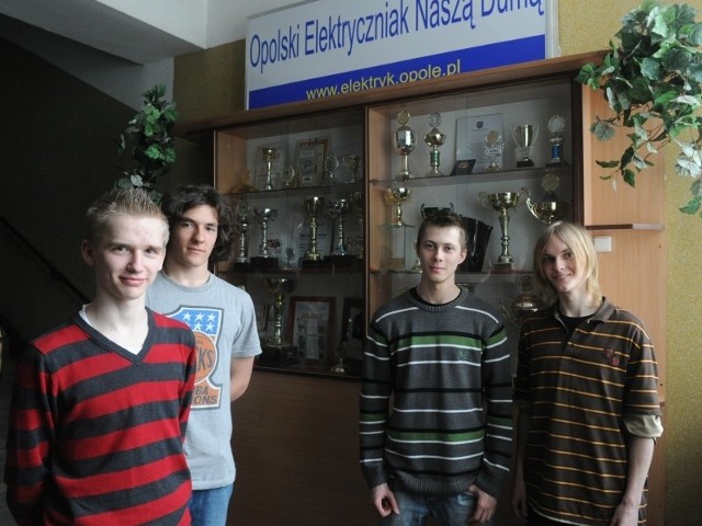 Piotr Hennek, Mateusz Kacprzak, Damian Gladys i Rafał Besztak z "elektryczniaka&#8221; marzą o tym, aby się po raz trzeci z rzędu dostać do światowego finału.