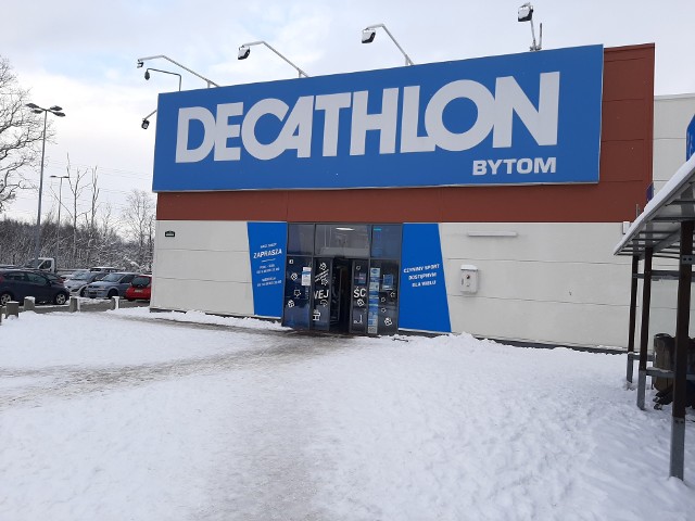 Decathlon w Bytomiu działa normalnie - to jedyny sklep tej sieci w regionie, w którym bez problemu zrobimy zakupy.