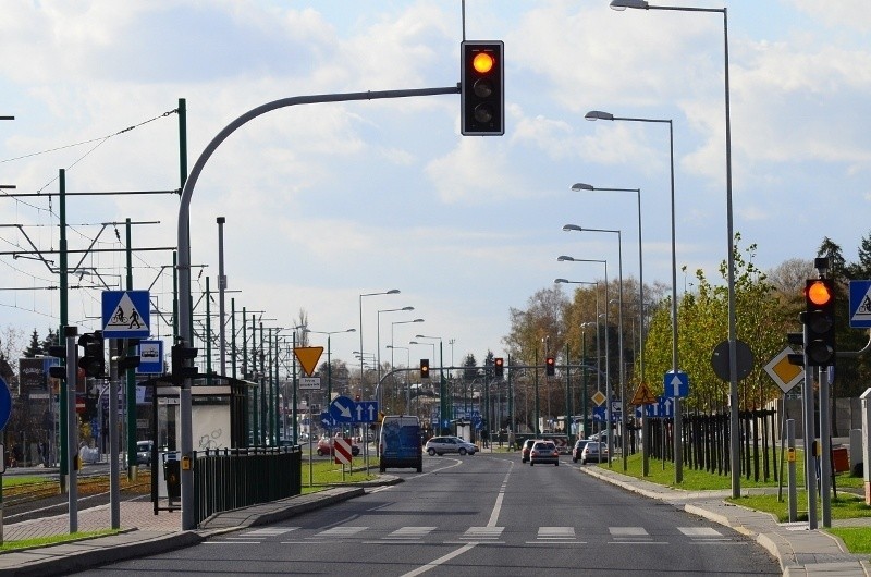 Liczne światła hamują ruch samochodów