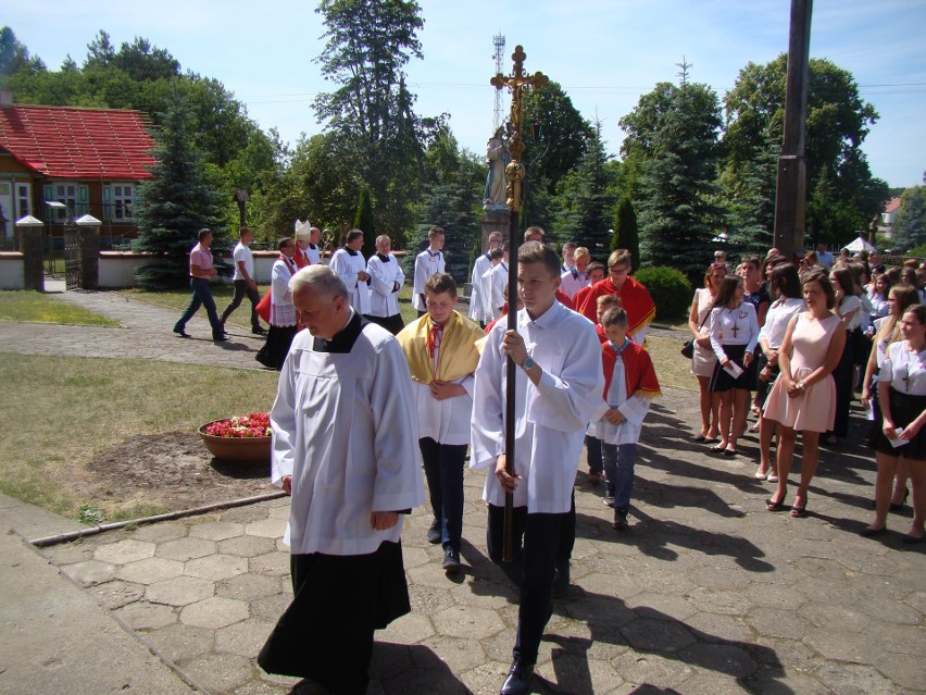 Bierzmowanie w Czarni. Do sakramentu przystąpiło 70 osób [ZDJĘCIA] 