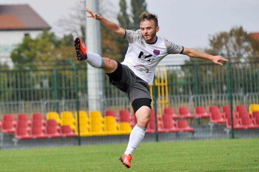 4 liga piłkarska. Starowice - Małapanew Ozimek 2-2