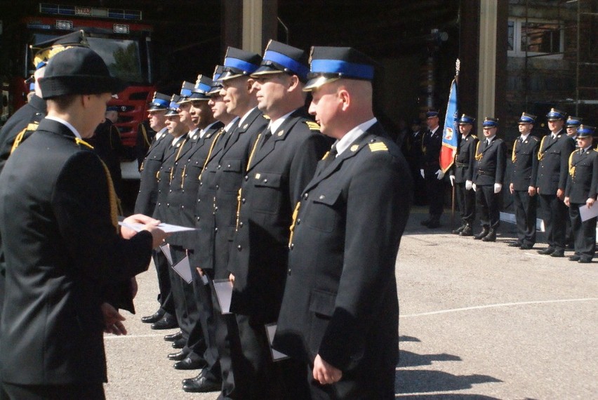 Święto dąbrowskich strażaków: gratulacje, awanse, a na...