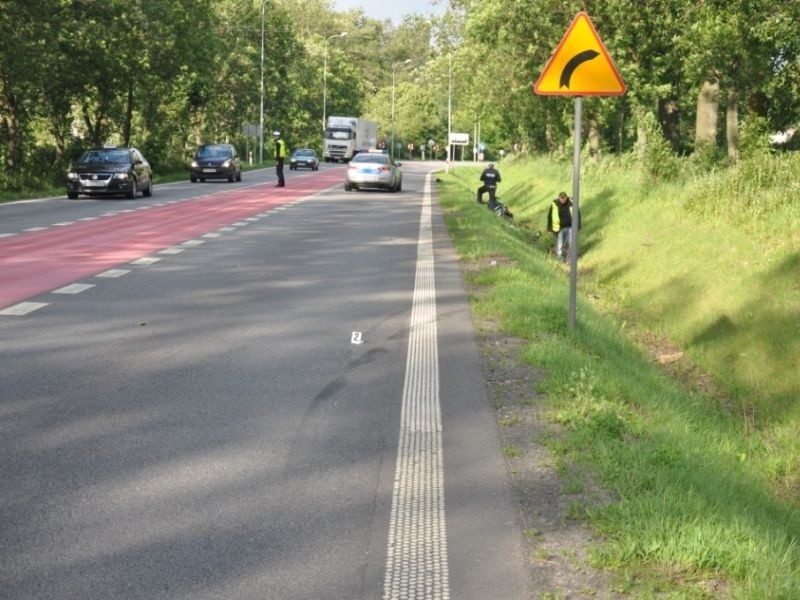 Motocyklistka na hondzie wjechała w znak i trafiła do szpitala