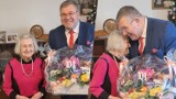 Kartuzy. Pani Genowefa świętowała 101. urodziny. Jubilatka otrzymała prezent z rąk burmistrza. Sprawdźcie, co dostała