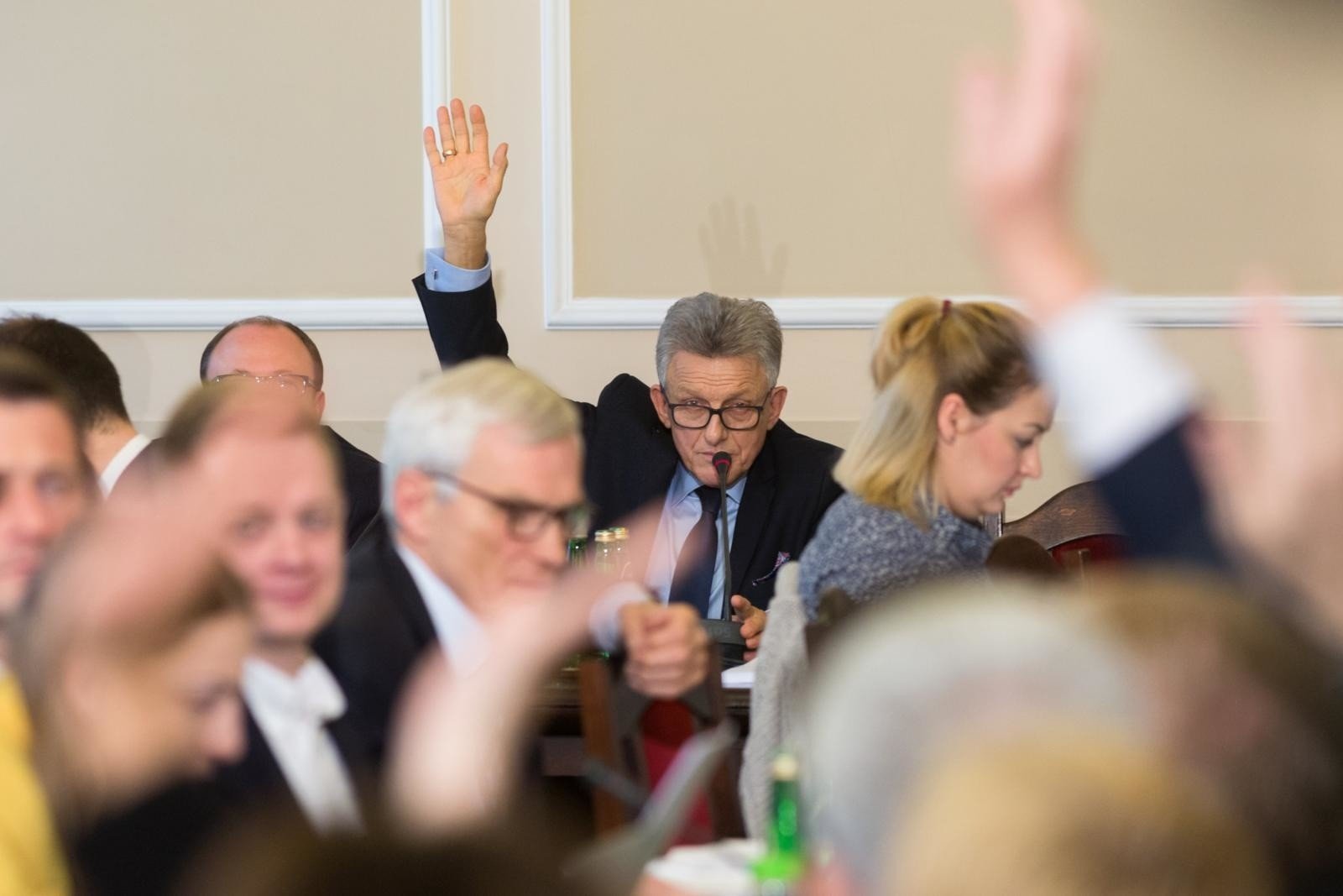 Sejm [TRANSMISJA NA ŻYWO] Komisja sprawiedliwości pracuje nad ustawami o  Sądzie Najwyższym i KRS | Portal i.pl