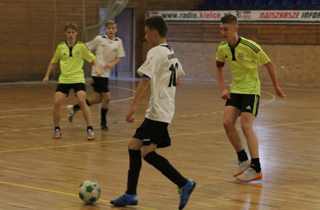 W akcji Piotr Lisowski z Rodziny Kielce, najlepszy zawodnik turnieju.