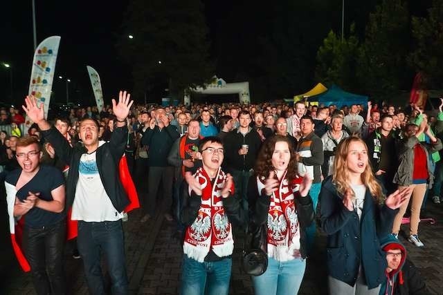 Tak w 2014 roku przeżywali sportowe emocje kibice siatkówki, którzy gromadzili się przed telebimem w strefie kibica, zorganizowanej przed halą widowiskowo-sportową Łuczniczka. Przyjeżdżali tu nawet kibice spoza Bydgoszczy