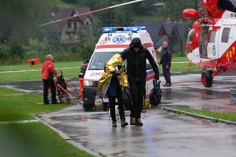 Po burzy w Tatrach. Cztery ofiary śmiertelne, 157 osób jest poszkodowanych. Akcja ratownicza będzie wznowiona         