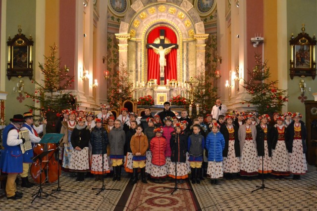 W sanktuarium w Koziegłówkach odbył się koncert „W drodze do Betlejem". Wzięli w nim udział Gminny Zespół Pieśni i Tańca Koziegłowy oraz Zespół Folklorystyczny „Złoty Kłos" ze Starej Huty.
