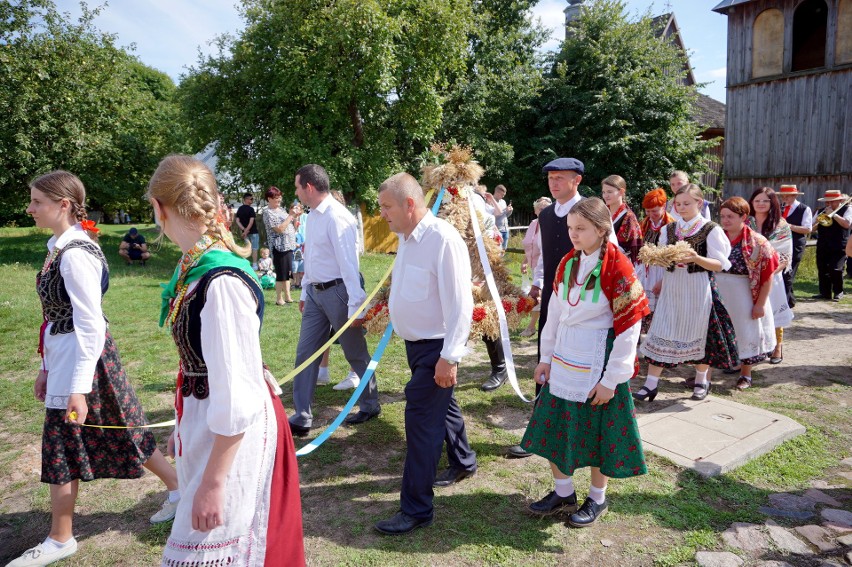 Inscenizacja dożynek dworskich w Muzeum Wsi Lubelskiej (ZDJĘCIA)