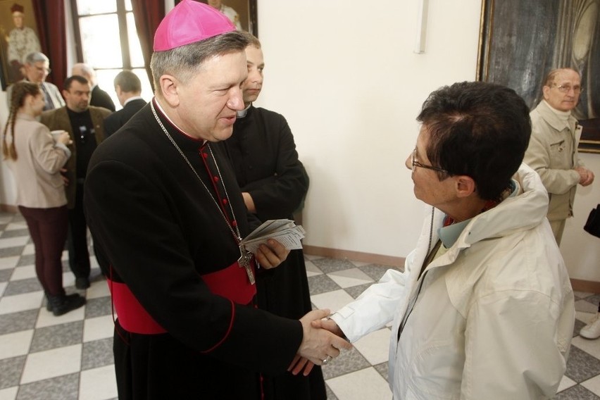 W wielką sobotę wrocławianie spotkali się z arcybiskupem...