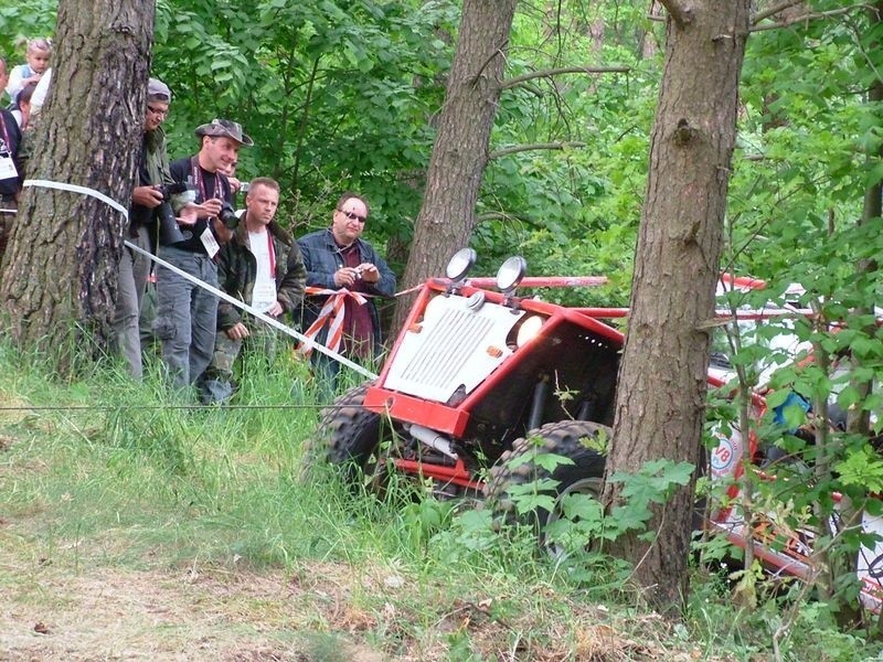 Zdjecia z 8 Rajdu Samochodów Terenowych Magam Trophy w...