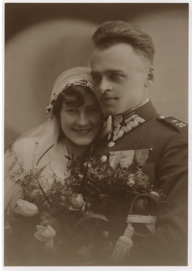 W 1929 r. Witold Pilecki poznał Marię Ostrowską, młodą nauczycielkę miejscowej szkoły, pochodzącą z Ostrowi Mazowieckiej. 7 kwietnia 1931 r. Maria i Witold zawarli związek małżeński.