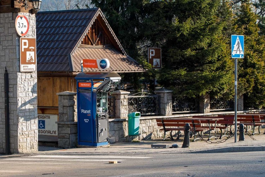 Zakopane. Złodzieje zniszczyli bankomat na Krzeptówkach [ZDJĘCIA]