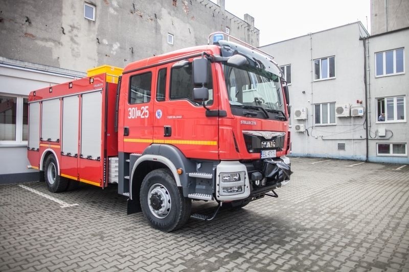 Straż Pożarna w Łodzi dostała dwa nowe wozy [zdjęcia]