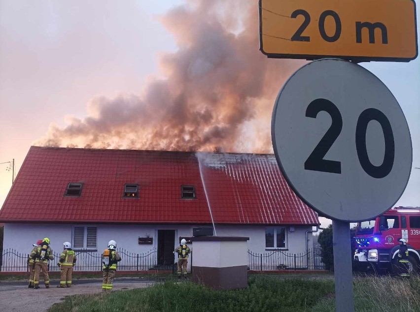 Pożar domu jednorodzinnego w Sokolnikach pod Wrocławiem.