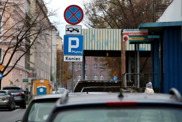 O 15 procent wzrosną od przyszłego roku w Szczecinie kary za usuwanie i przechowanie pojazdów zaparkowanych niezgodnie z prawem.