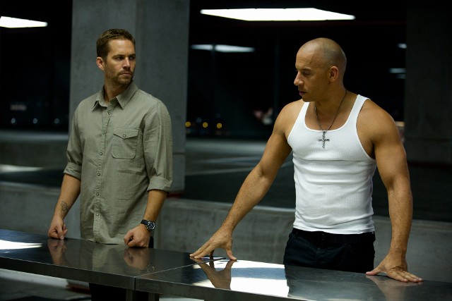 "Szybcy i wściekli VI" - piątek, TVN, godz. 20:00Vin Diesel, Paul Walker i Dwayne Johnson powracają w jeszcze szybszej i jeszcze bardziej niebezpiecznej części popularnych filmów. Hobbs śledzi organizację wyszkolonych kierowców, która popełnia przestępstwa w 12 krajach. Jedynym sposobem, aby ich zatrzymać, jest doprowadzenie do starcia na ulicach. Hobbs prosi Doma o zebranie elitarnej grupy, która pomoże mu zatrzymać bandytów. W zamian za to, obiecuje im abolicję.media-press.tv